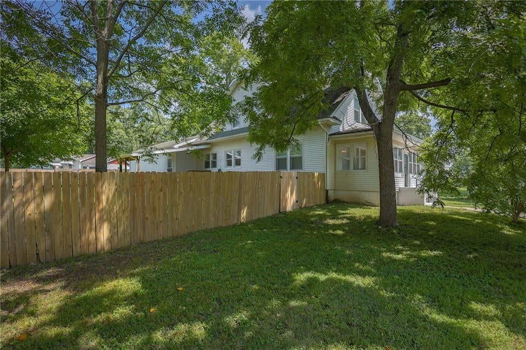 216 W 4th Street — photo 35