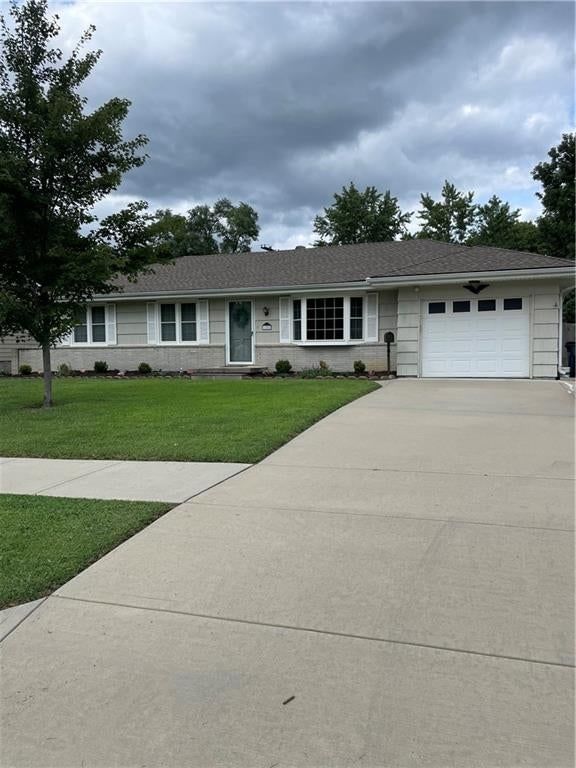 1202 E Willow Drive — photo 1