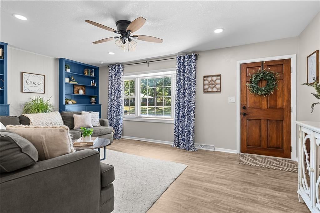 1202 E Willow Drive — photo 9