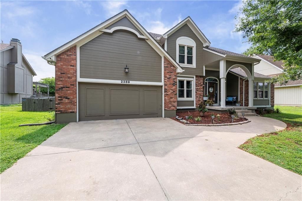 2389 NW Summerfield Drive — photo 2
