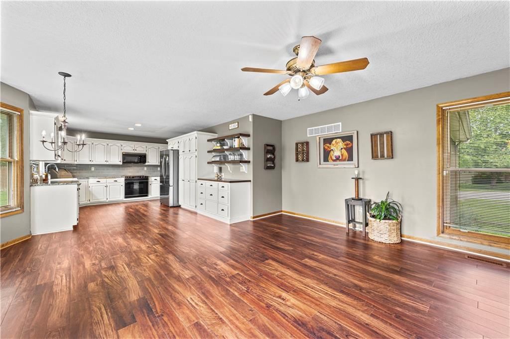2389 NW Summerfield Drive — photo 16