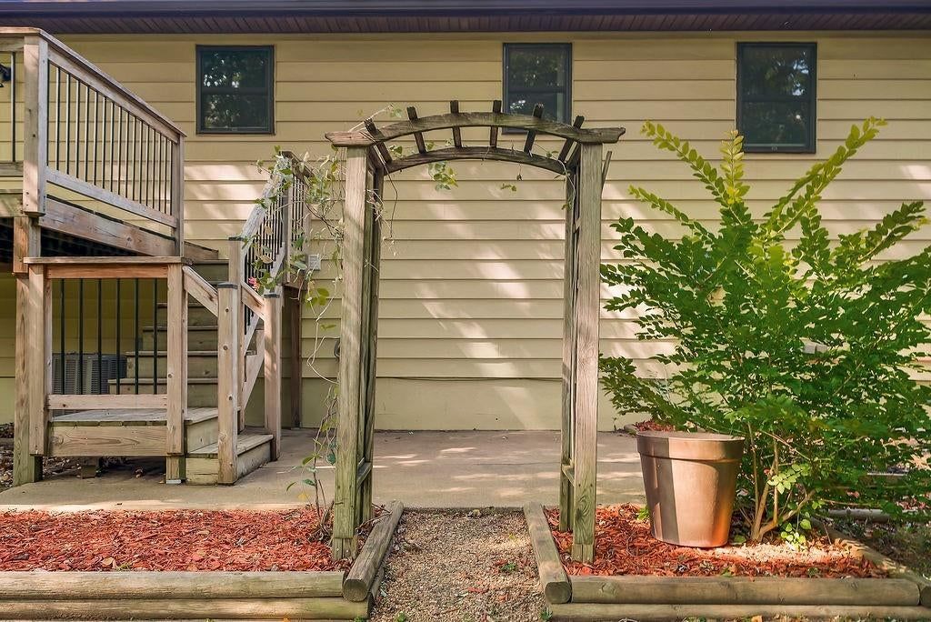 611 Kenneth Lane — photo 28