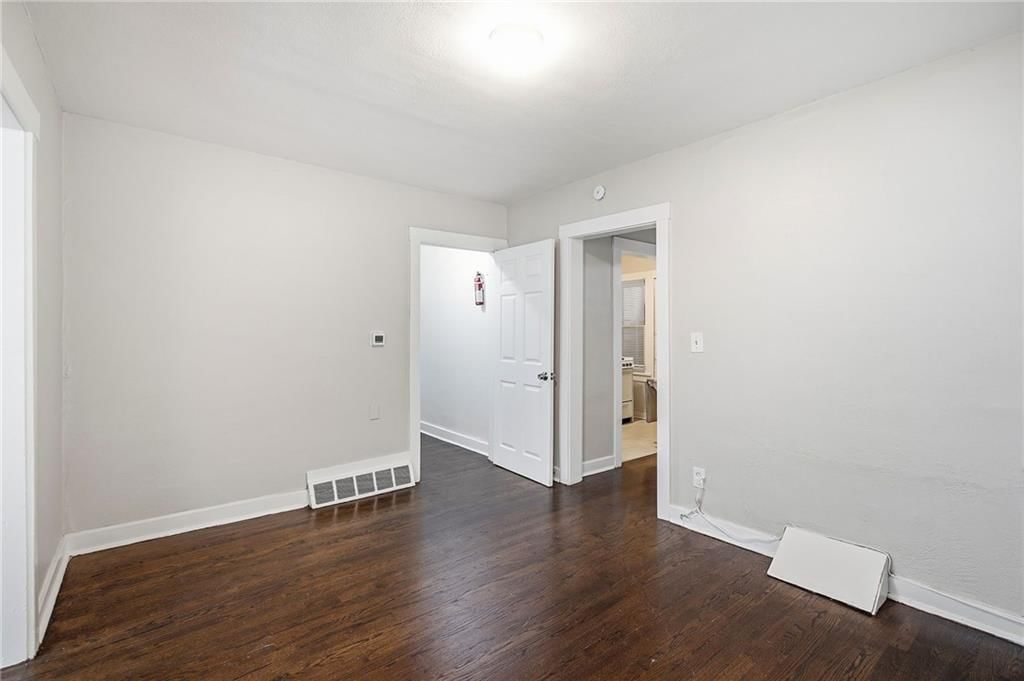 1109 W 40th Street — photo 15