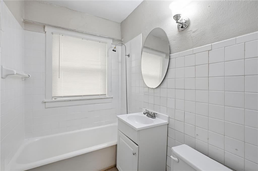 1109 W 40th Street — photo 17