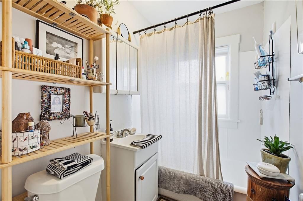 1109 W 40th Street — photo 29