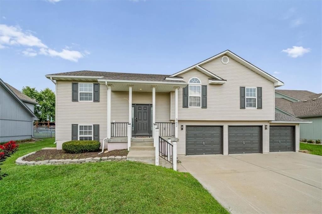 362 SW Chatham Place — photo 2