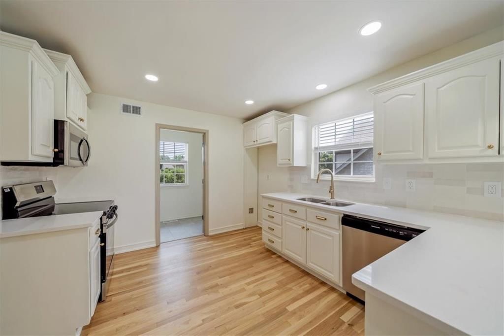 362 SW Chatham Place — photo 9