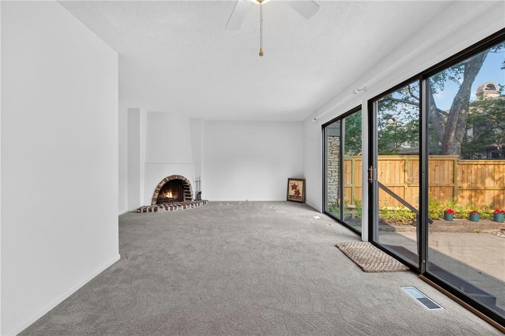 10215 Conser Street — photo 4