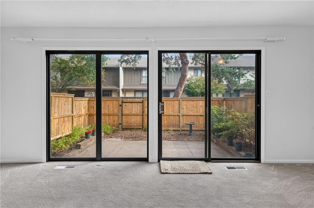 10215 Conser Street — photo 9