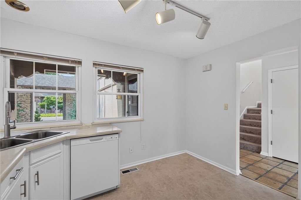 10215 Conser Street — photo 11