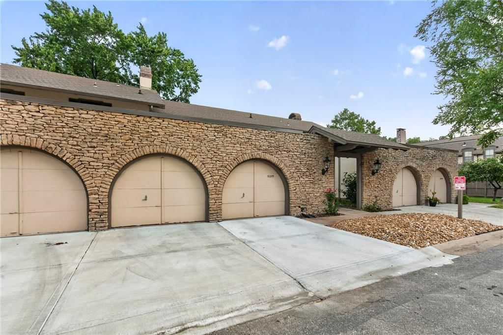 10215 Conser Street — photo 24