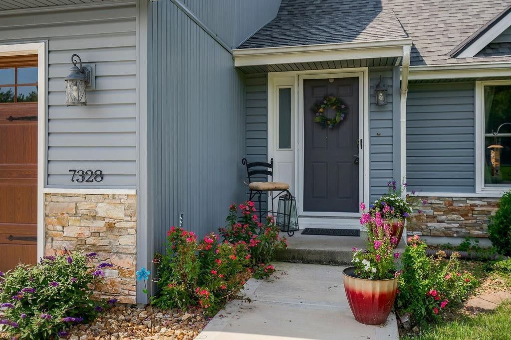 7328 N Corrington Avenue — photo 2