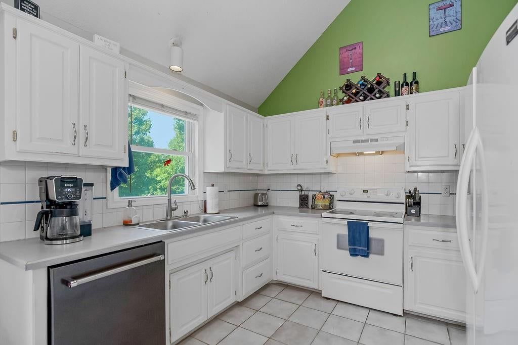 7328 N Corrington Avenue — photo 8