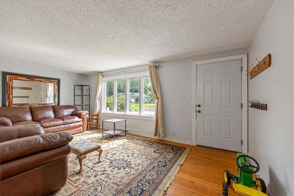 6322 Lowell Avenue — photo 3
