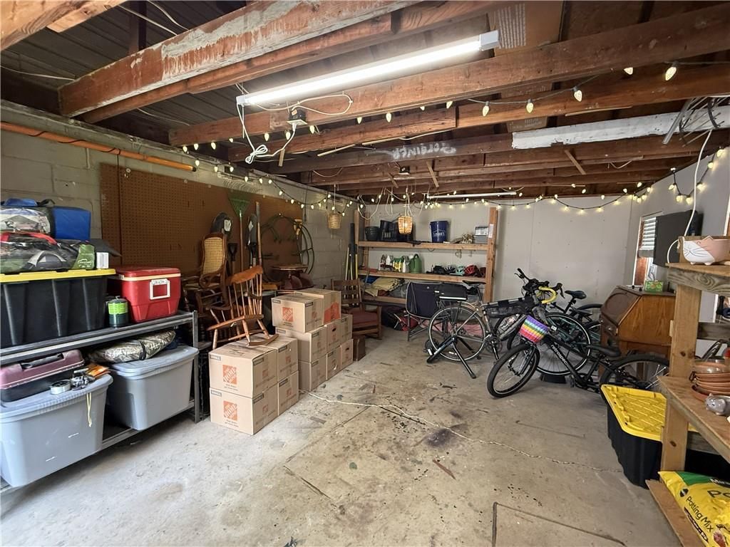 912 E 10th Street — photo 25