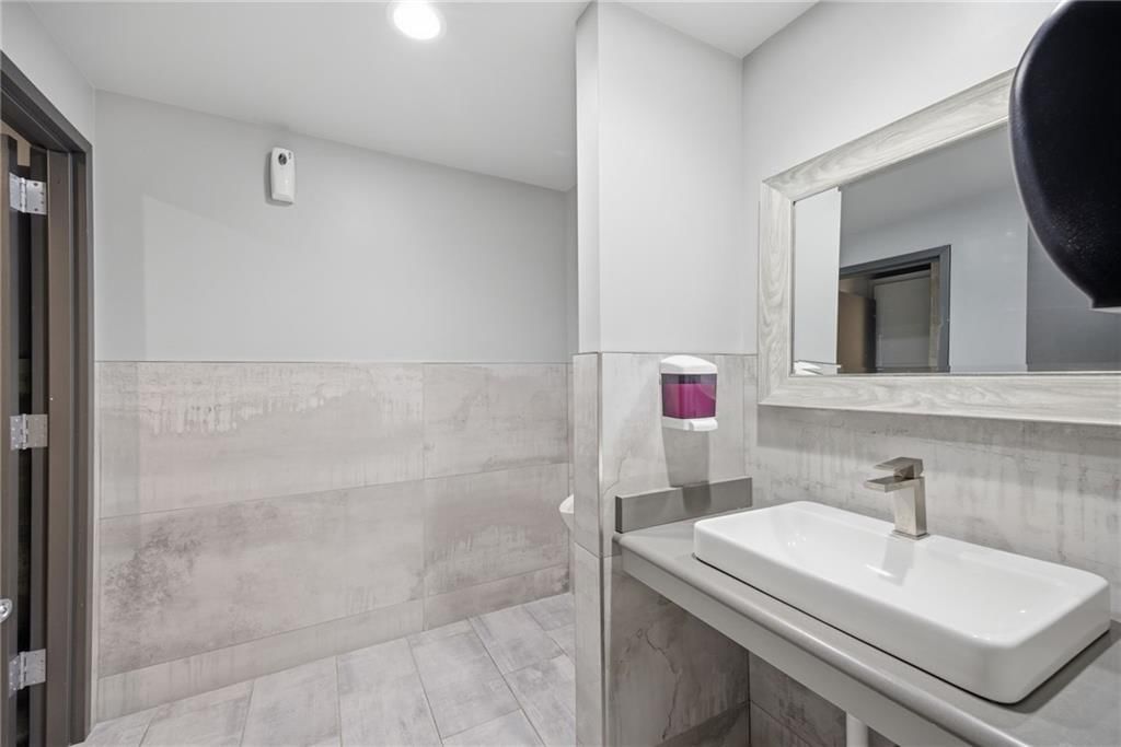 330 SE Douglas Street — photo 51