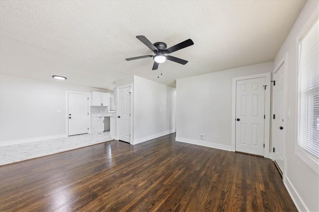 4213 Hardesty Avenue — photo 4