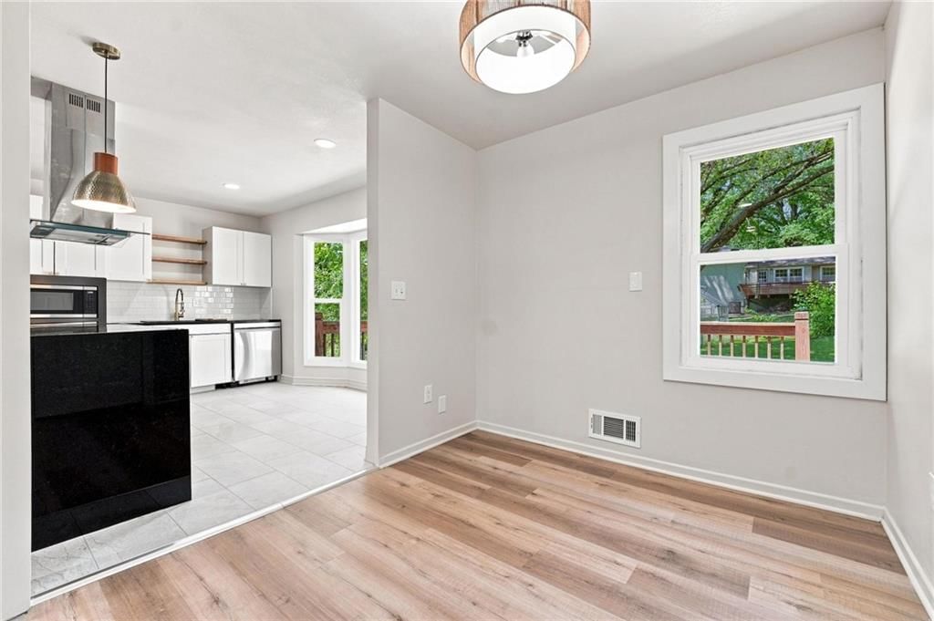 8812 W 72nd Street — photo 5