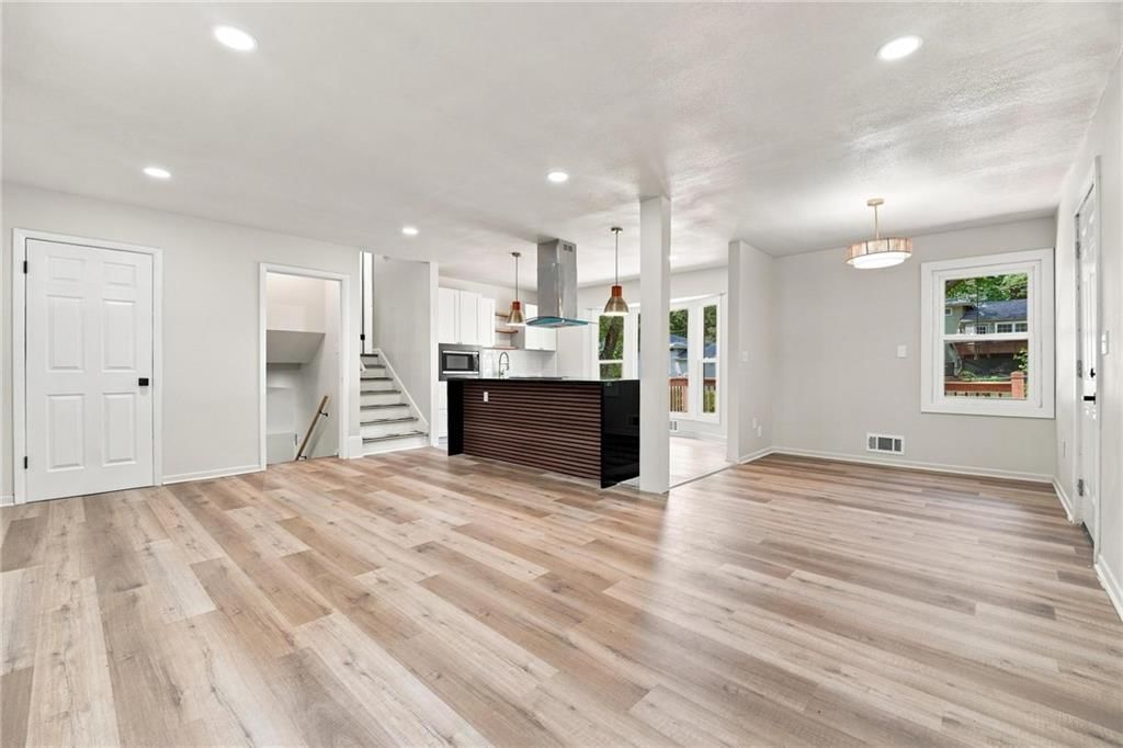 8812 W 72nd Street — photo 7