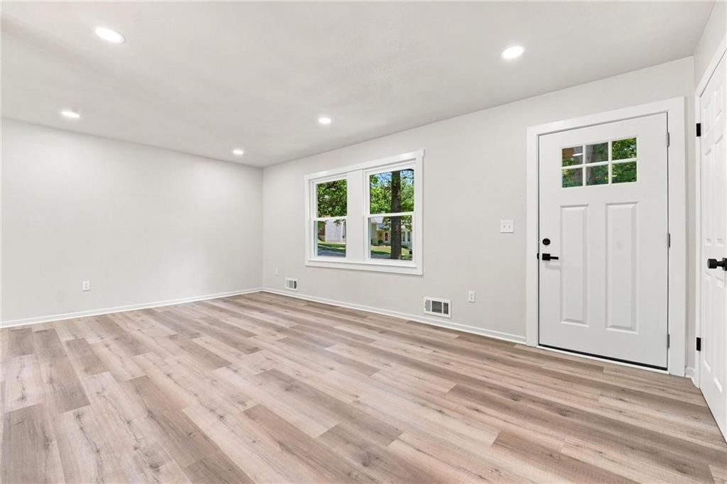 8812 W 72nd Street — photo 9