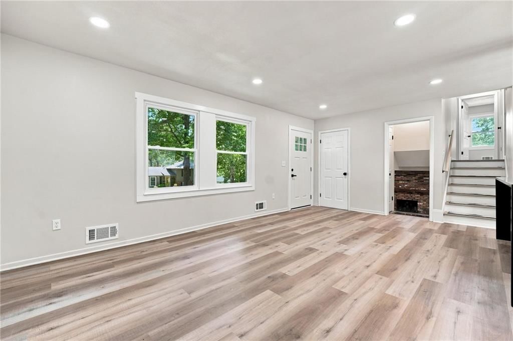 8812 W 72nd Street — photo 10