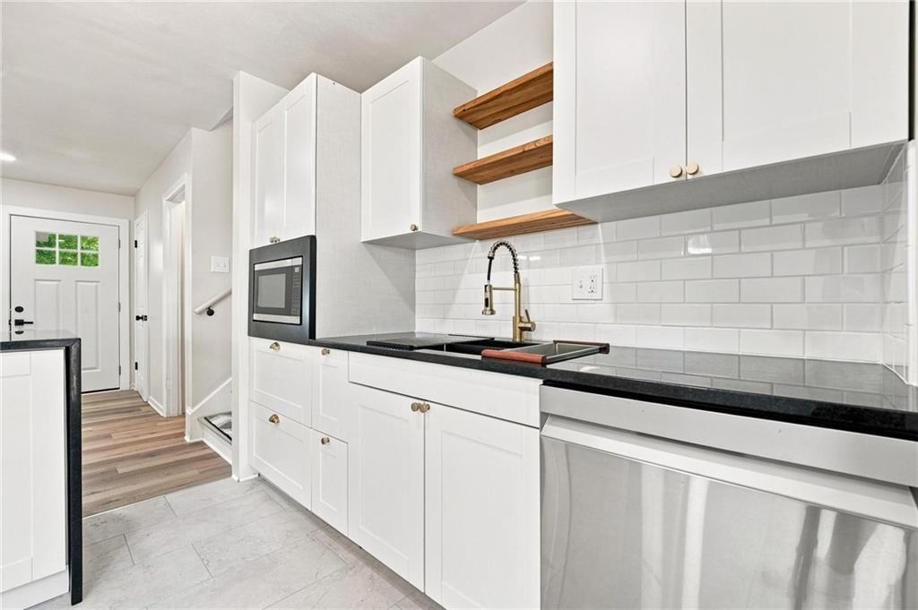 8812 W 72nd Street — photo 12