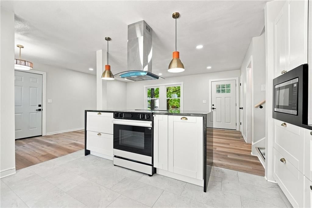 8812 W 72nd Street — photo 13
