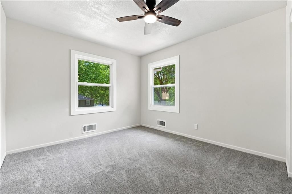 8812 W 72nd Street — photo 17
