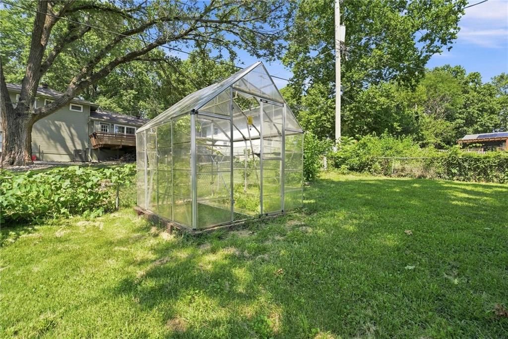 8812 W 72nd Street — photo 36