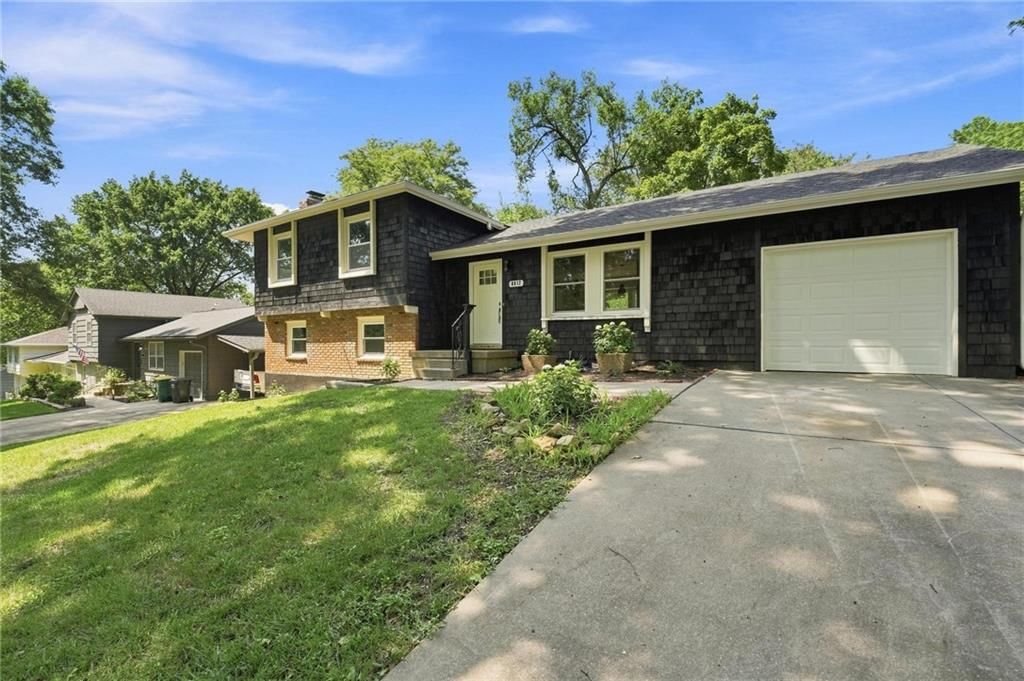 8812 W 72nd Street — photo 39