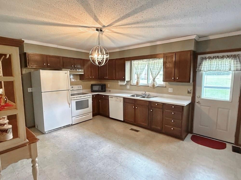 417 S Belisle Street — photo 5