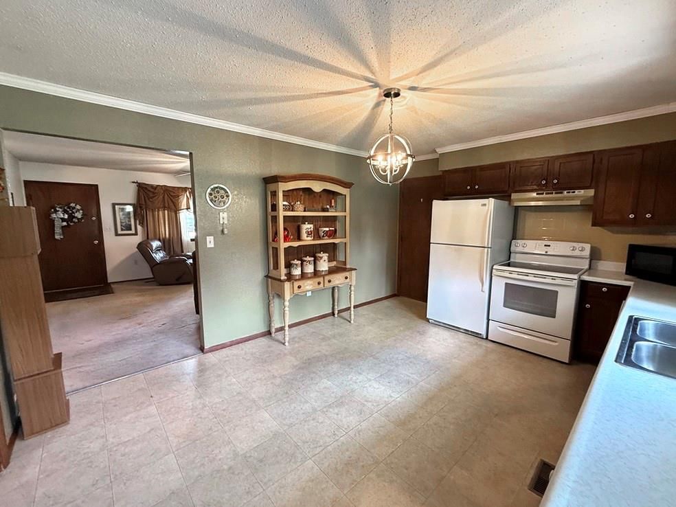 417 S Belisle Street — photo 6