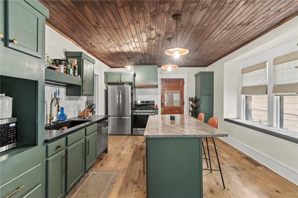 3027 Charlotte Street — photo 2