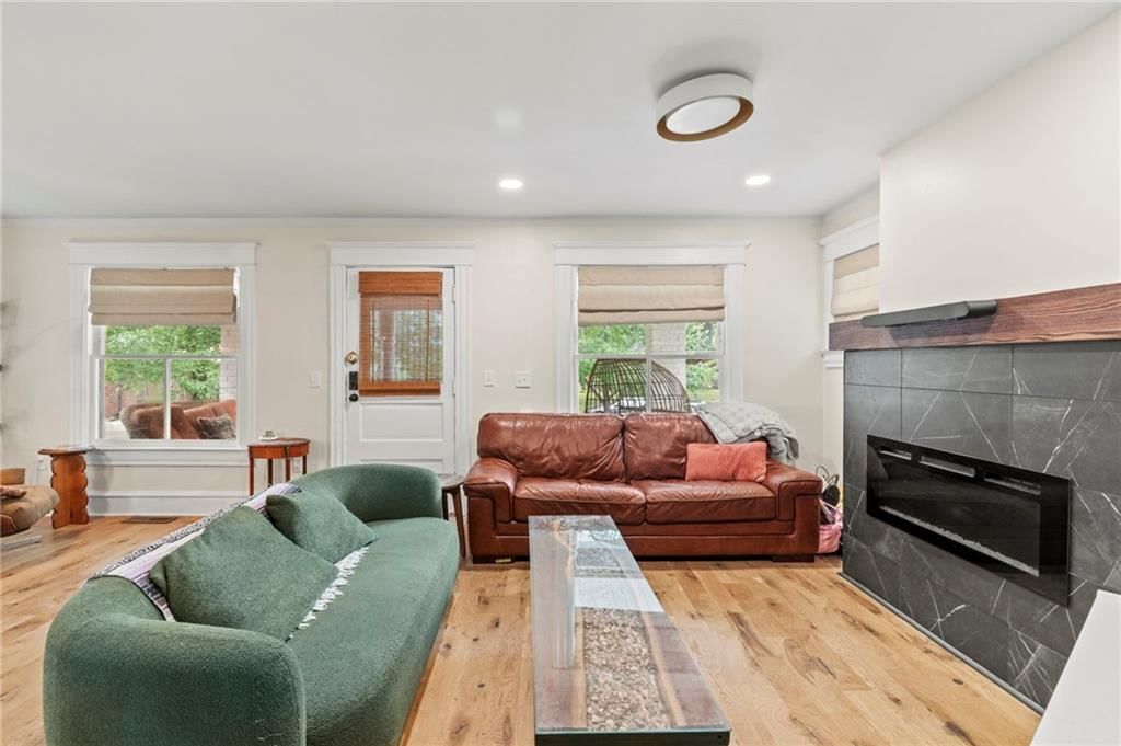 3027 Charlotte Street — photo 7