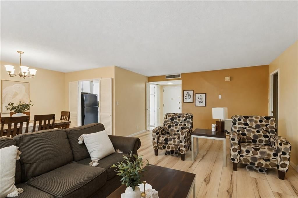4545 Wornall Road — photo 10