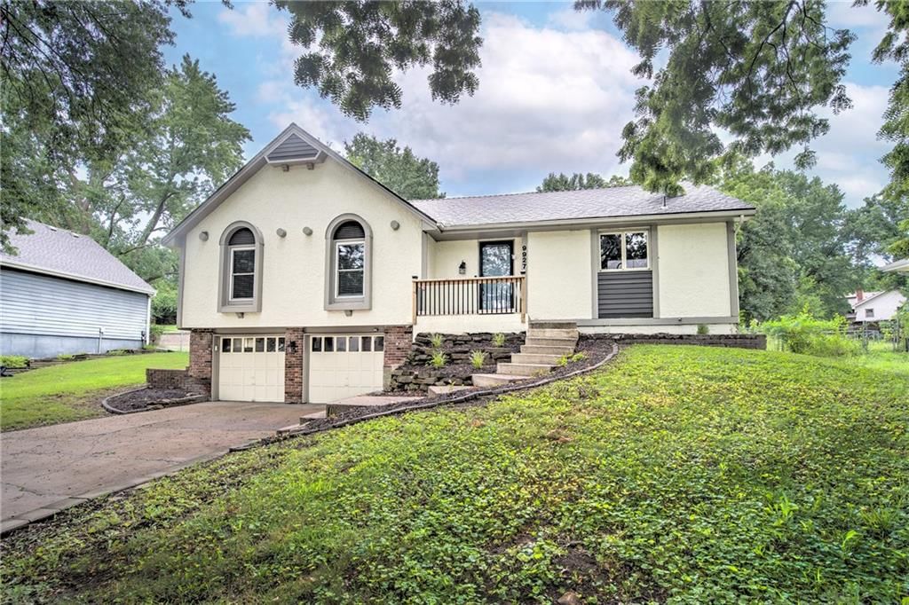 9927 N Harrison Drive — photo 1