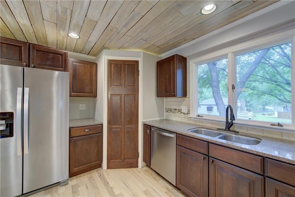 9927 N Harrison Drive — photo 7