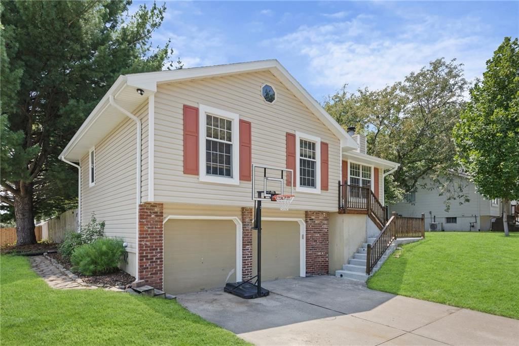 501 Sharon Drive — photo 2