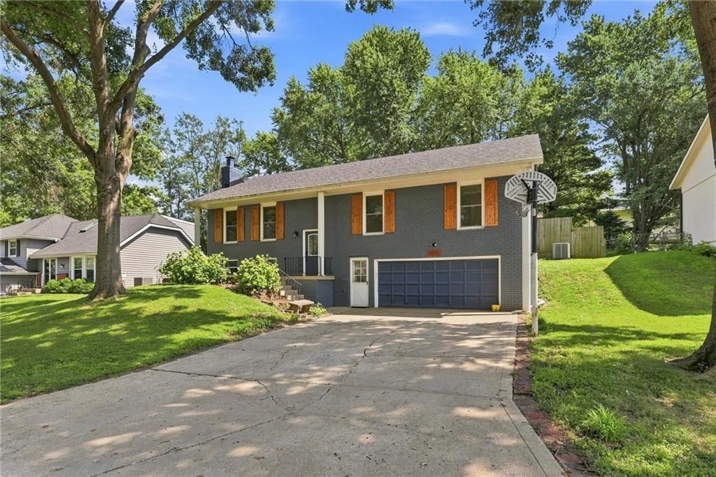 5519 NW Verlin Drive, Kansas City, MO: listing photo 2
