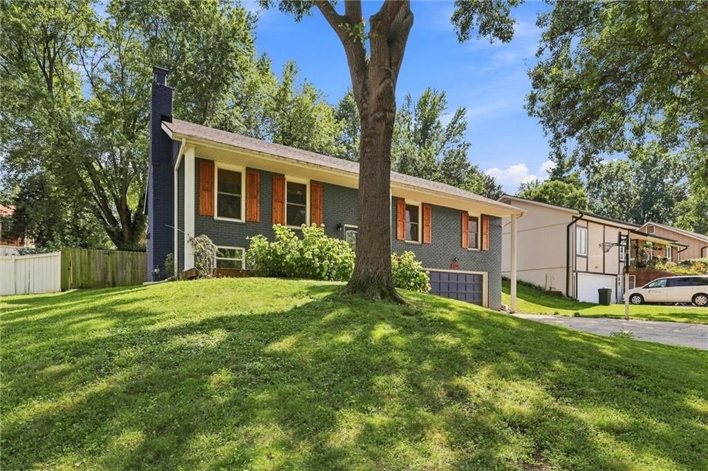 5519 NW Verlin Drive, Kansas City, MO: listing photo 3