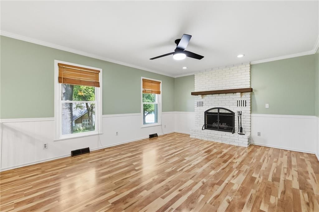 White trim at 5519 NW Verlin Drive, Kansas City, MO 64152