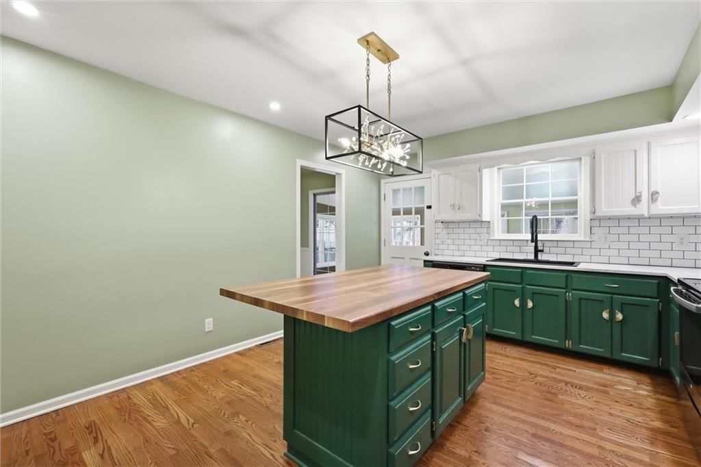 Photo 12 of 36 - 5519 NW Verlin Drive, Kansas City, MO 64152