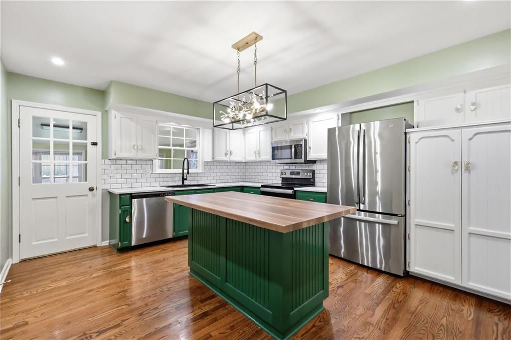 Photo 13 of 36 - 5519 NW Verlin Drive, Kansas City, MO 64152