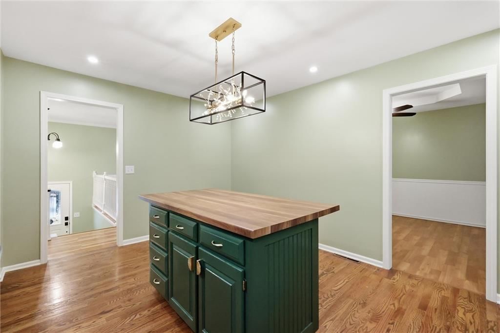 Photo 15 of 36 - 5519 NW Verlin Drive, Kansas City, MO 64152