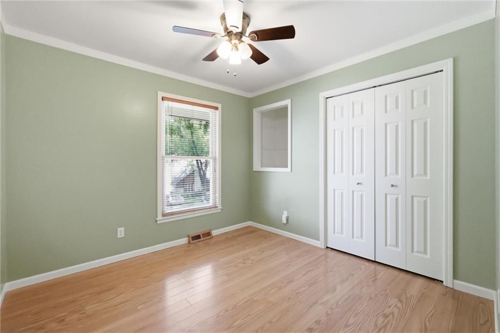 Photo 17 of 36 - 5519 NW Verlin Drive, Kansas City, MO 64152