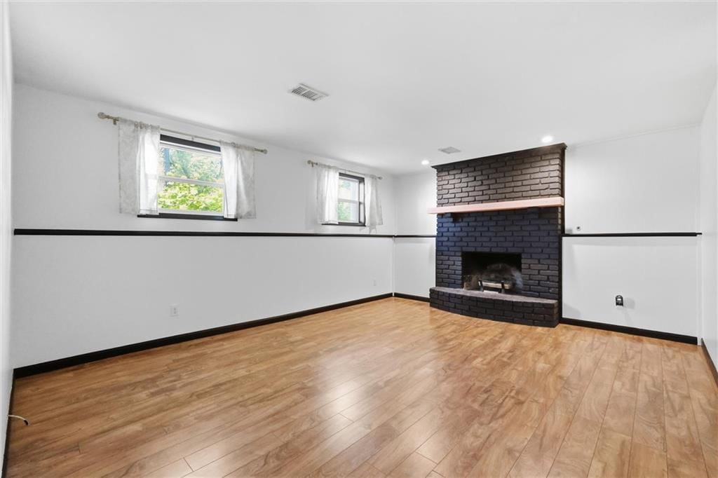 Photo 24 of 36 - 5519 NW Verlin Drive, Kansas City, MO 64152