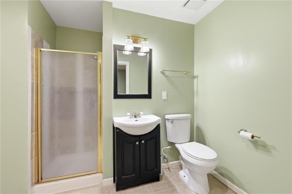 Photo 26 of 36 - 5519 NW Verlin Drive, Kansas City, MO 64152