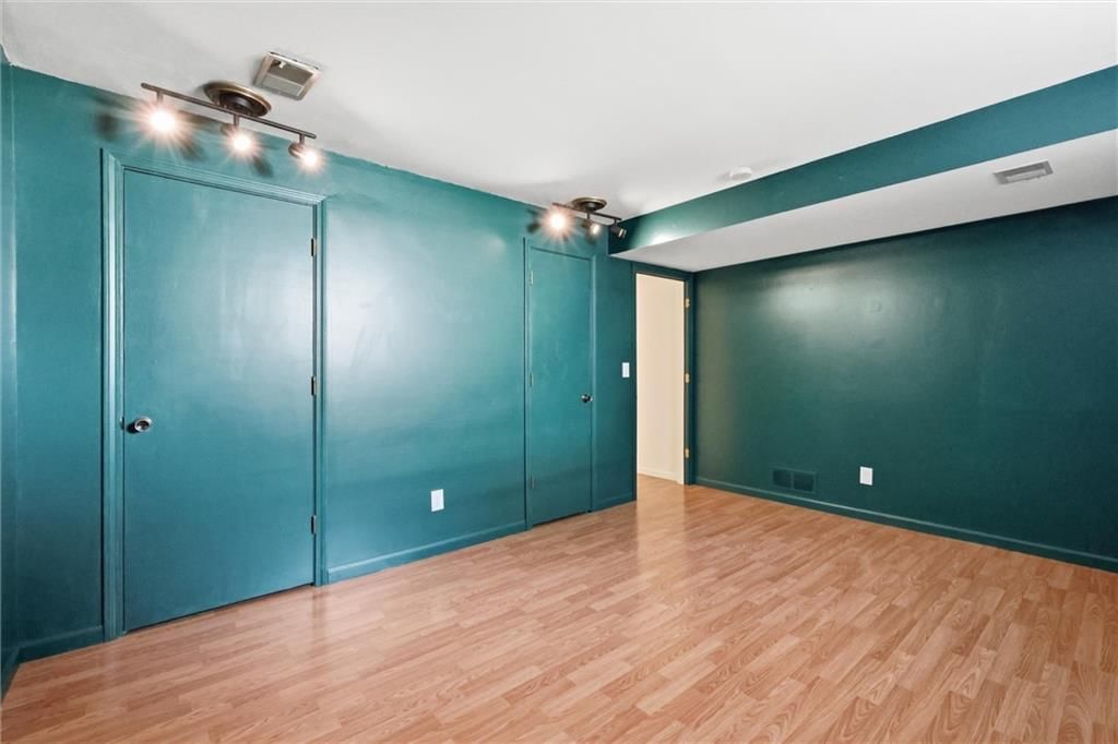 Photo 29 of 36 - 5519 NW Verlin Drive, Kansas City, MO 64152