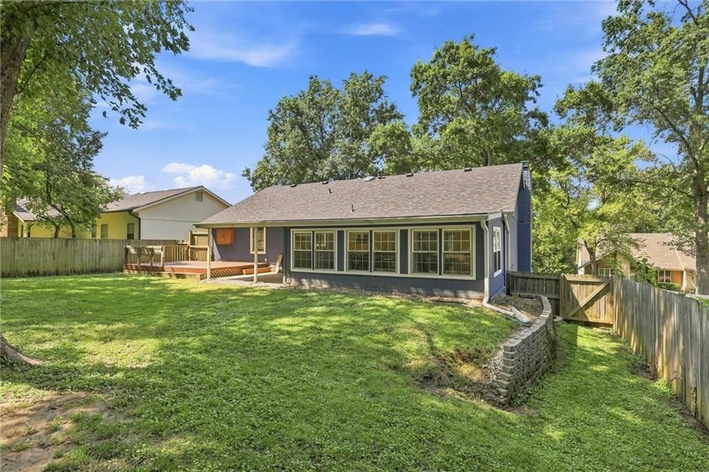 Photo 35 of 36 - 5519 NW Verlin Drive, Kansas City, MO 64152