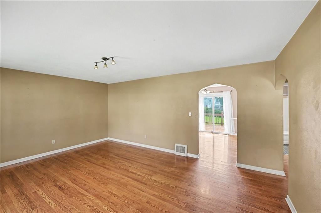 9517 Summit Street — photo 4